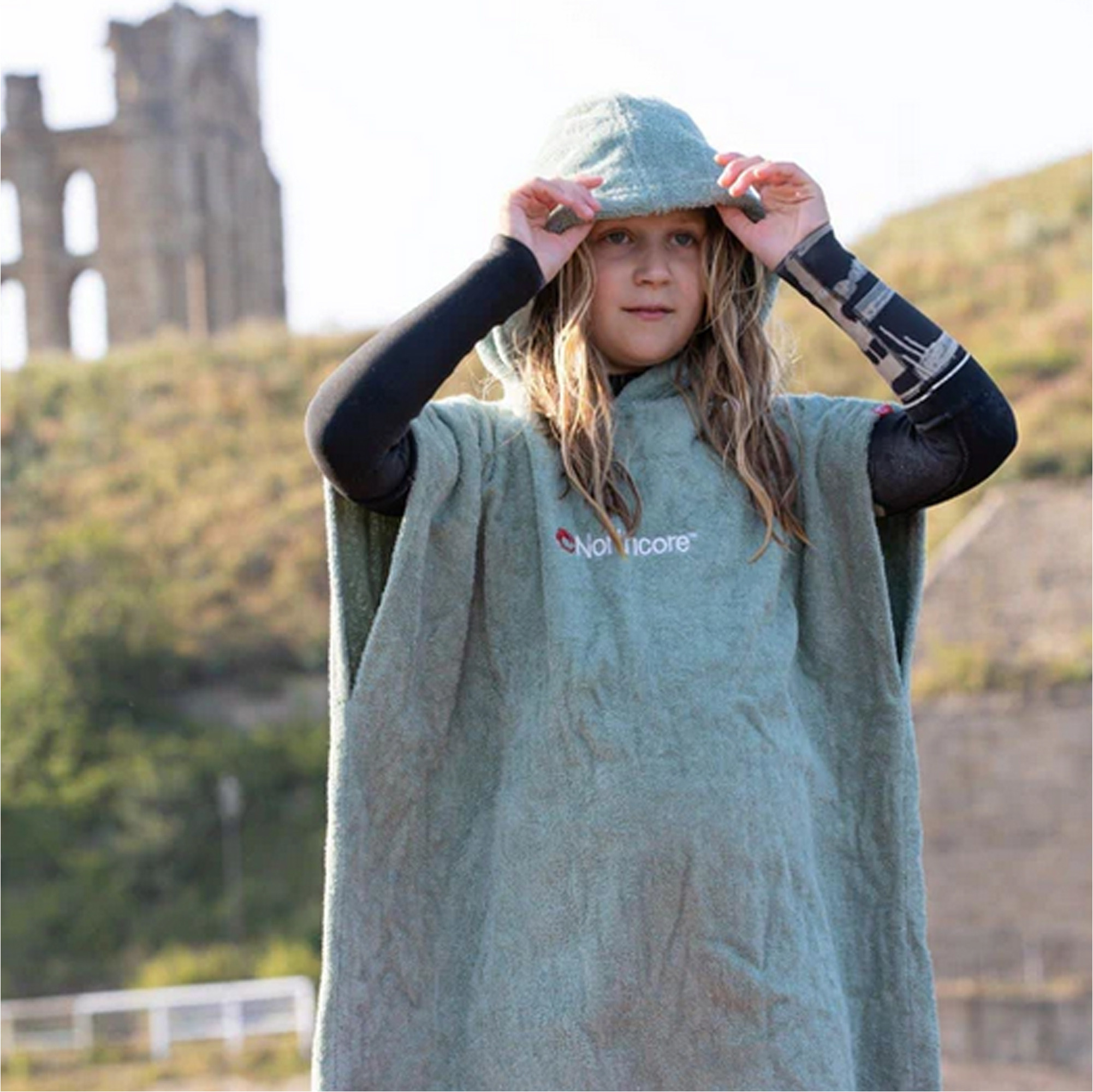 2025 Northcore Kids Beach Basha Hooded Towel Changing Robe / Poncho NOCO24D - Red